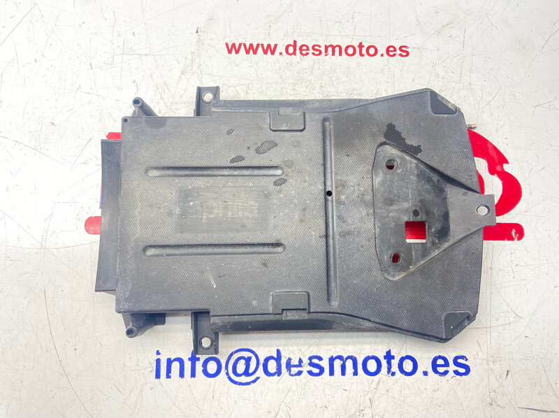 Pase rueda con tirador asiento APRILIA RS4 125 2011-2015