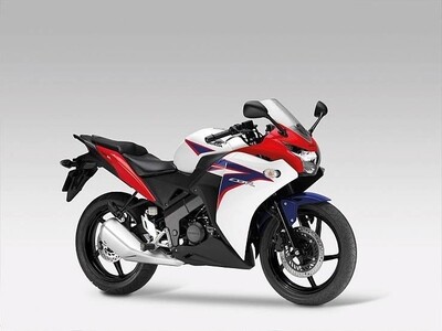 HONDA CBR 125R 2011