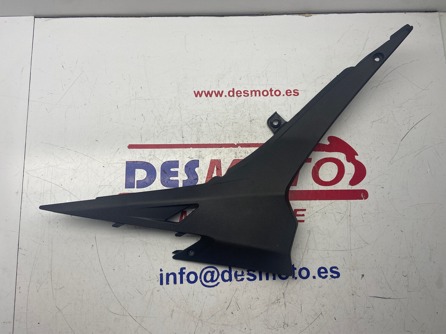 Lateral izquierdo APRILIA RS4 125 2011-2015