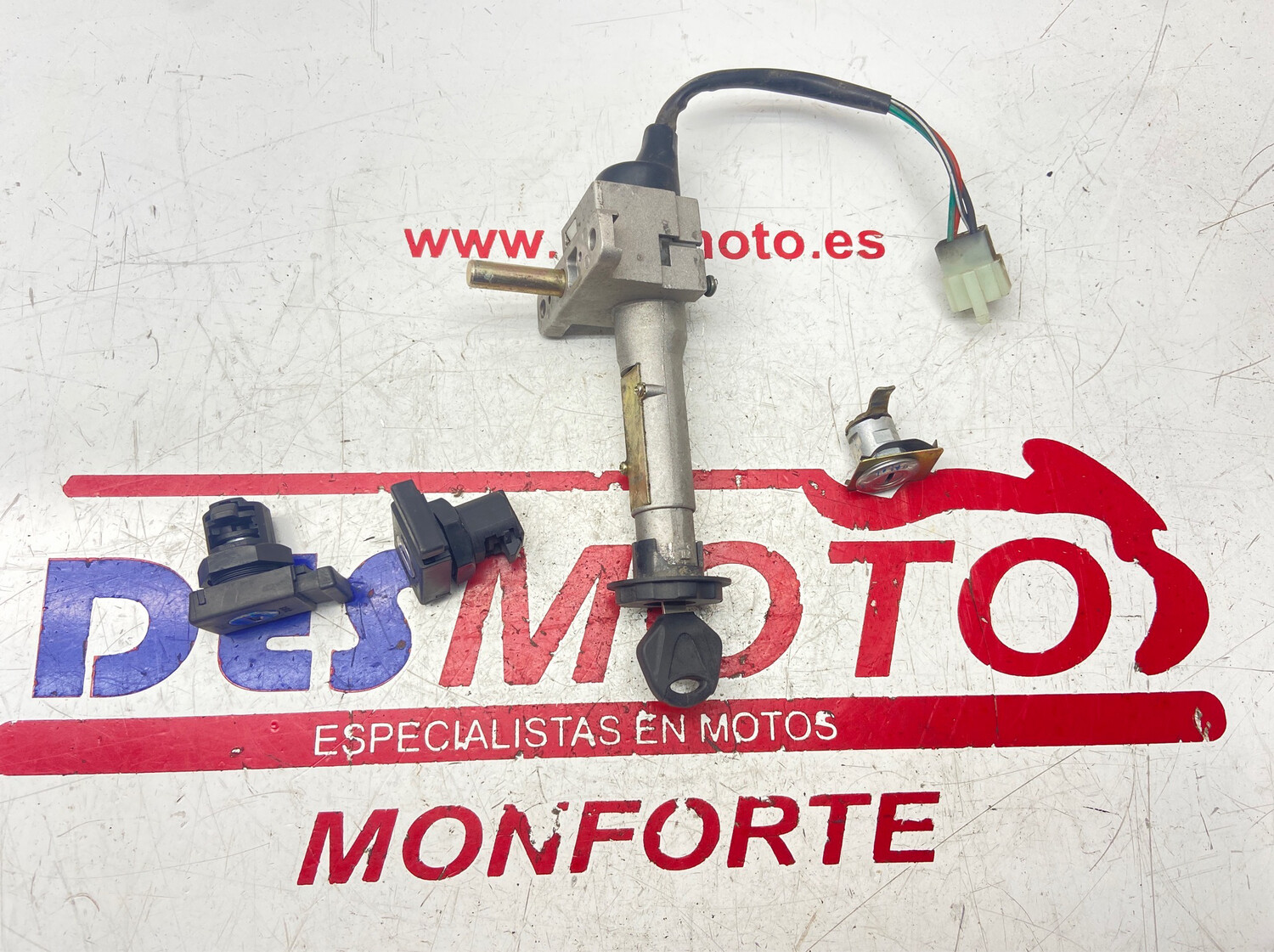 Conjunto cerraduras RIYA T9 125 2018