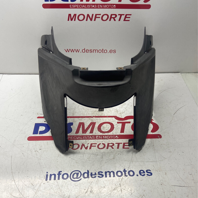 Tapa bajo asiento KYMCO AGILITY CITY 125 CARBURACIÓN