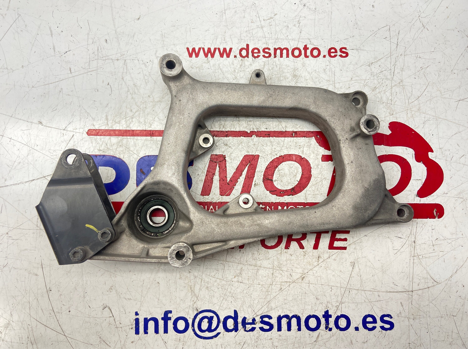 Soporte tubo de escape PEUGEOT SATELIS 250