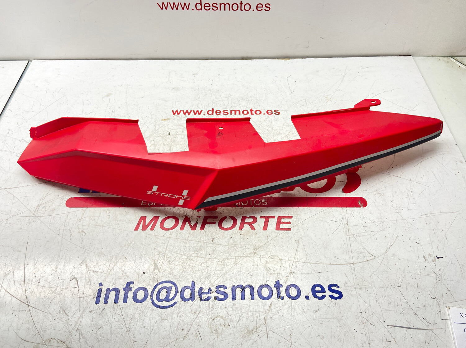 Lateral superior trasero izquierdo (ver imágenes) RIYA T9 125 2018