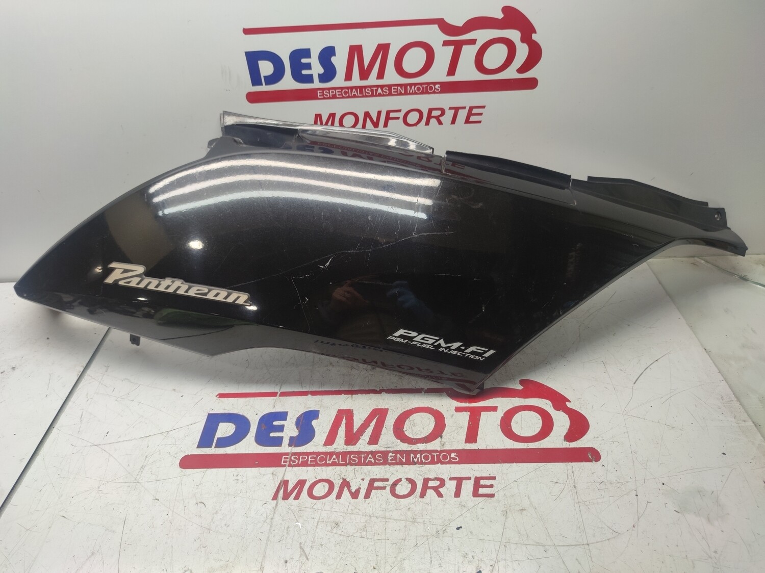 Lateral trasero derecho (ver imagen )HONDA FES 125 PANTHEON 2006