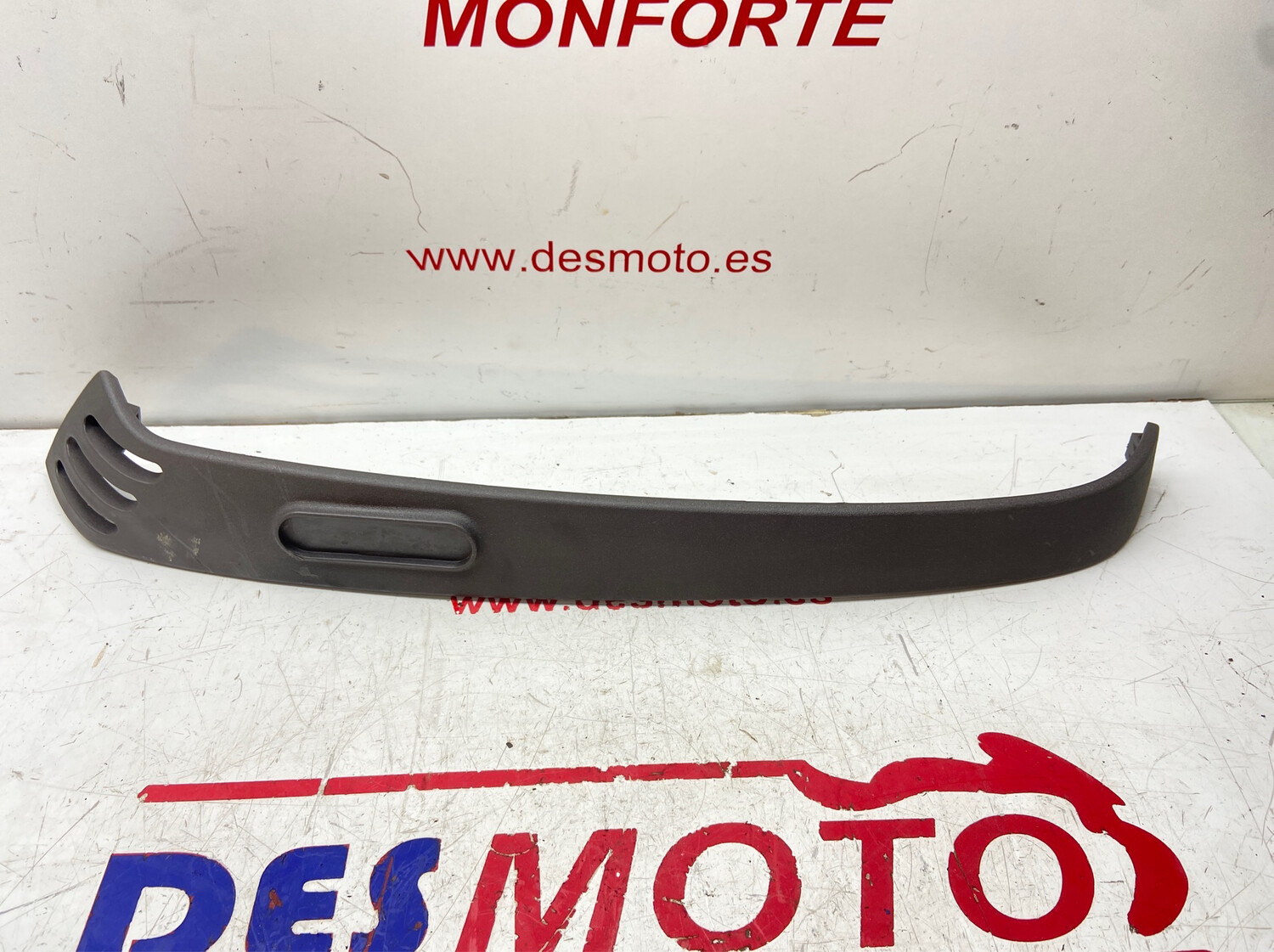 Moldura derecha PIAGGIO VESPA LX 50