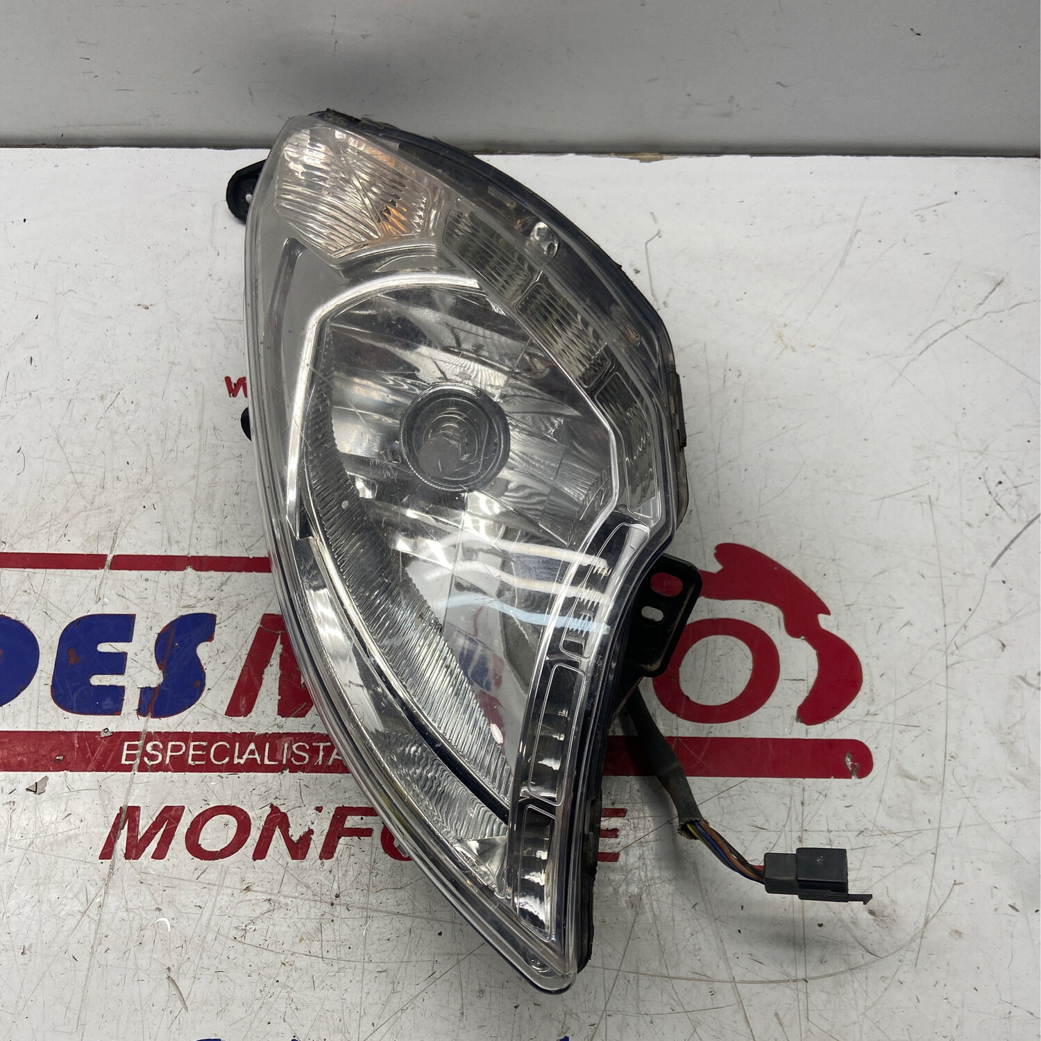 Faro delantero izquierdo(ver imágenes) PEUGEOT SATELIS 125 ABS 2013-2018