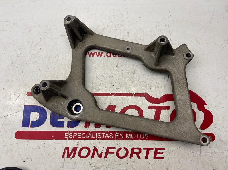 Soporte tubo de escape PEUGEOT SATELIS 125 ABS 2013-2018