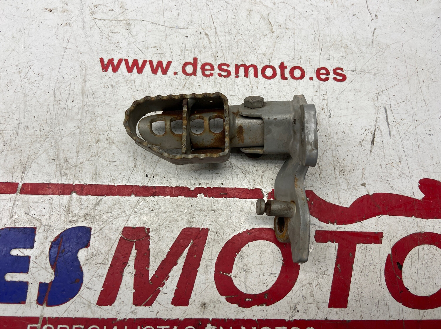 Posapie delantero izquierdo DERBI SENDA DRD PRO 50