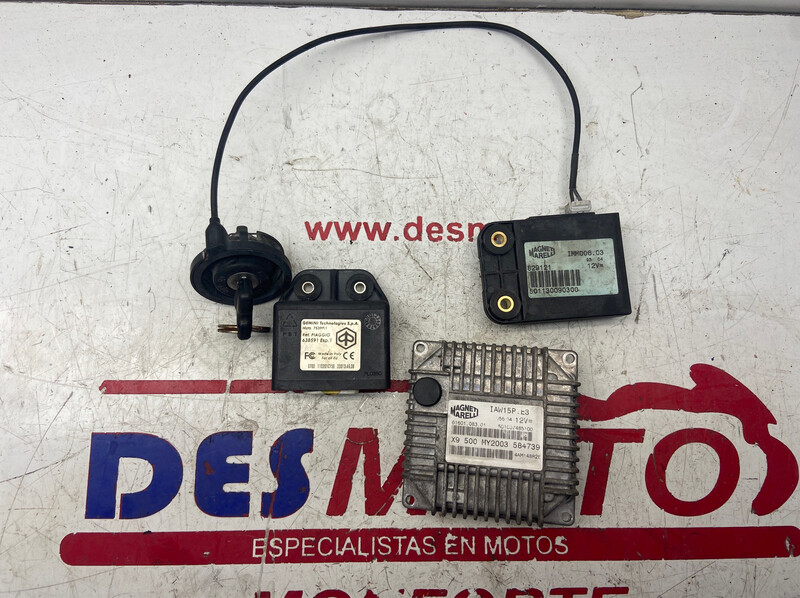 Conjunto de cerraduras con llave y centralita PIAGGIO X9 500