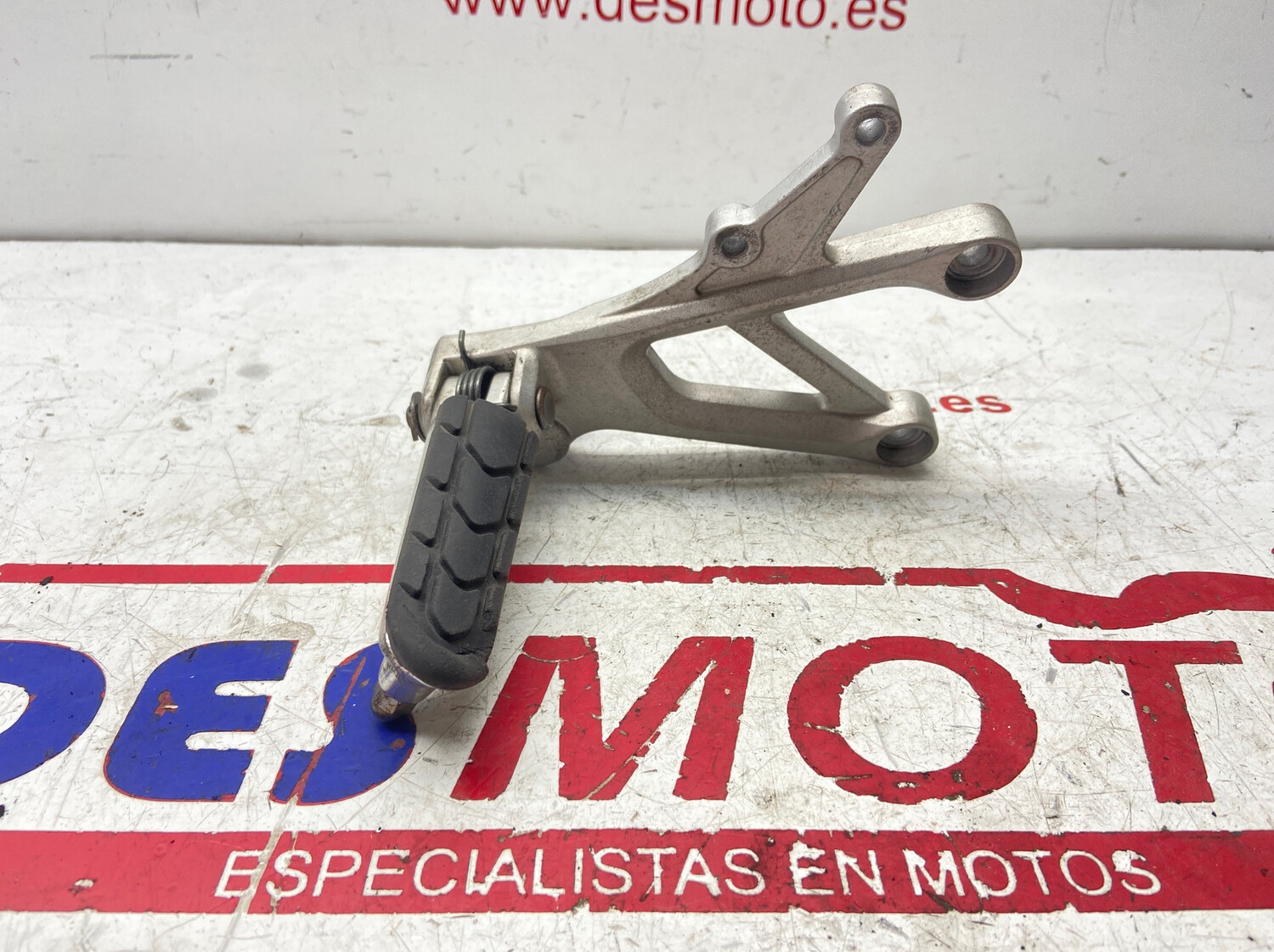 Estribera delantera derecha HONDA CBR 600F 2000