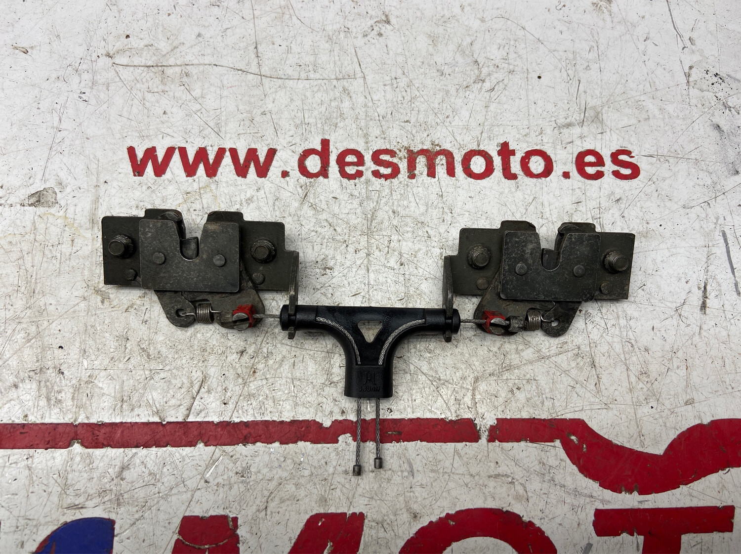 Sistema cierre trasero YAMAHA X MAX 125 2006-2010