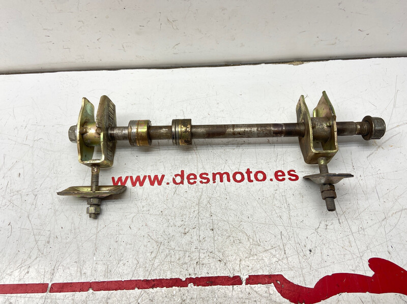 Eje trasero con tensores DAELIM ROADWIN 125