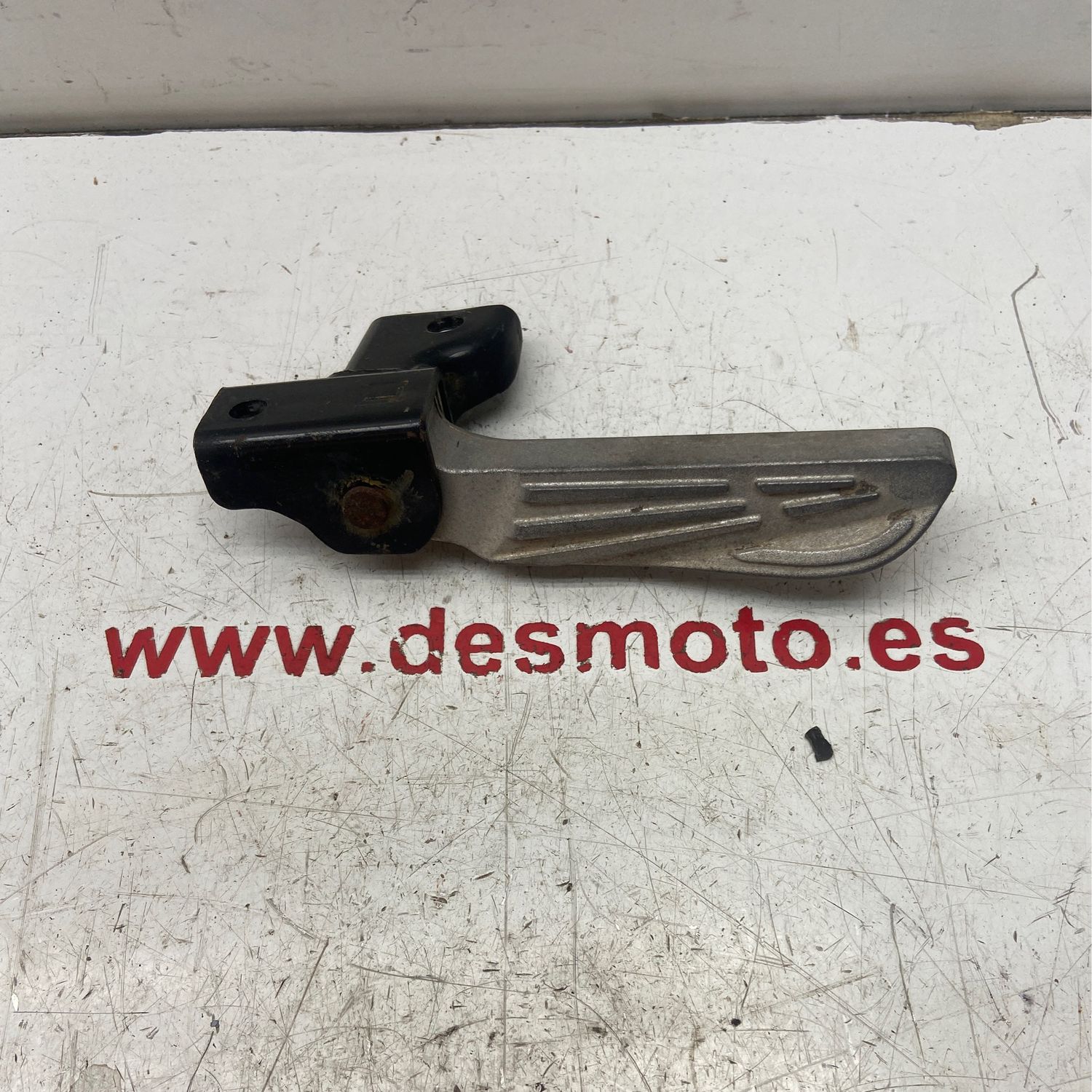 Posapie trasero izquierdo SYM SYMPHONY SR 125 2012