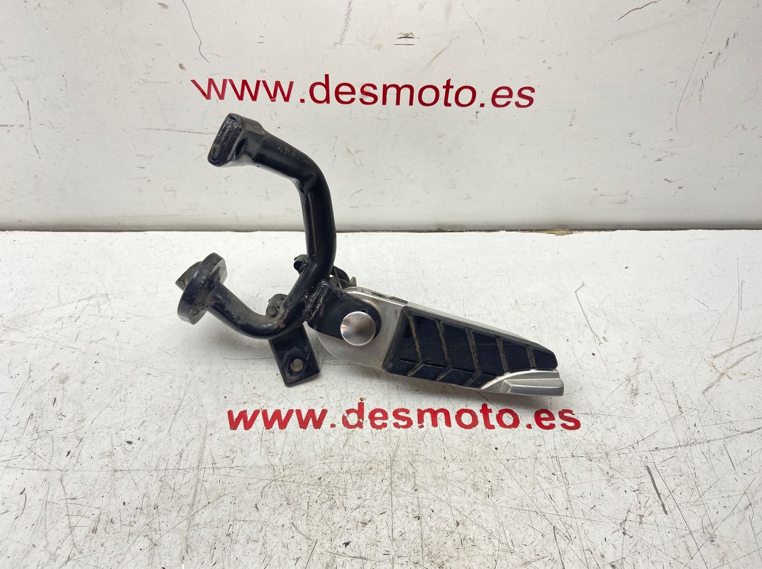 Posapie trasero izquierdo SYM GTS 125 EVO 2012