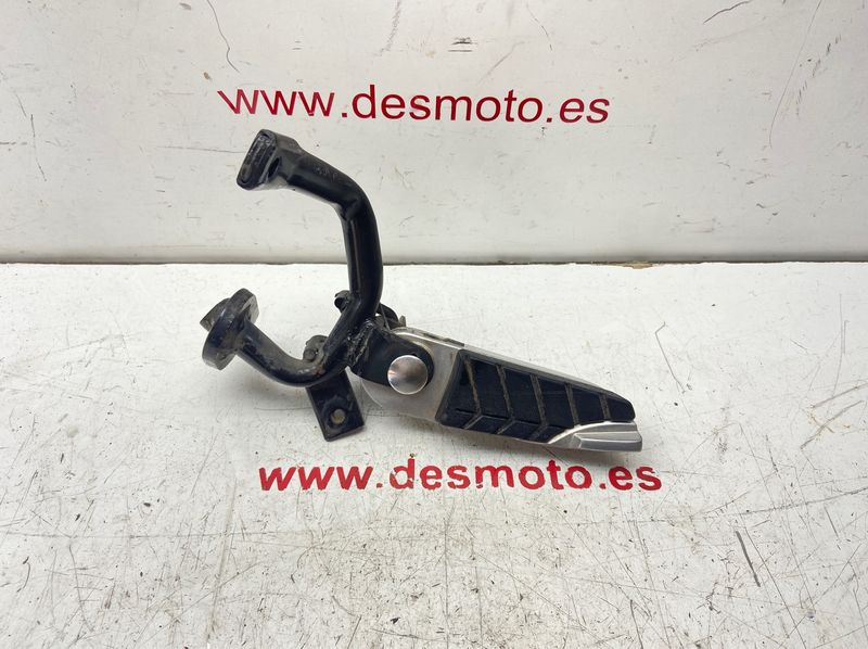 Posapie trasero izquierdo SYM GTS 125 EVO 2012