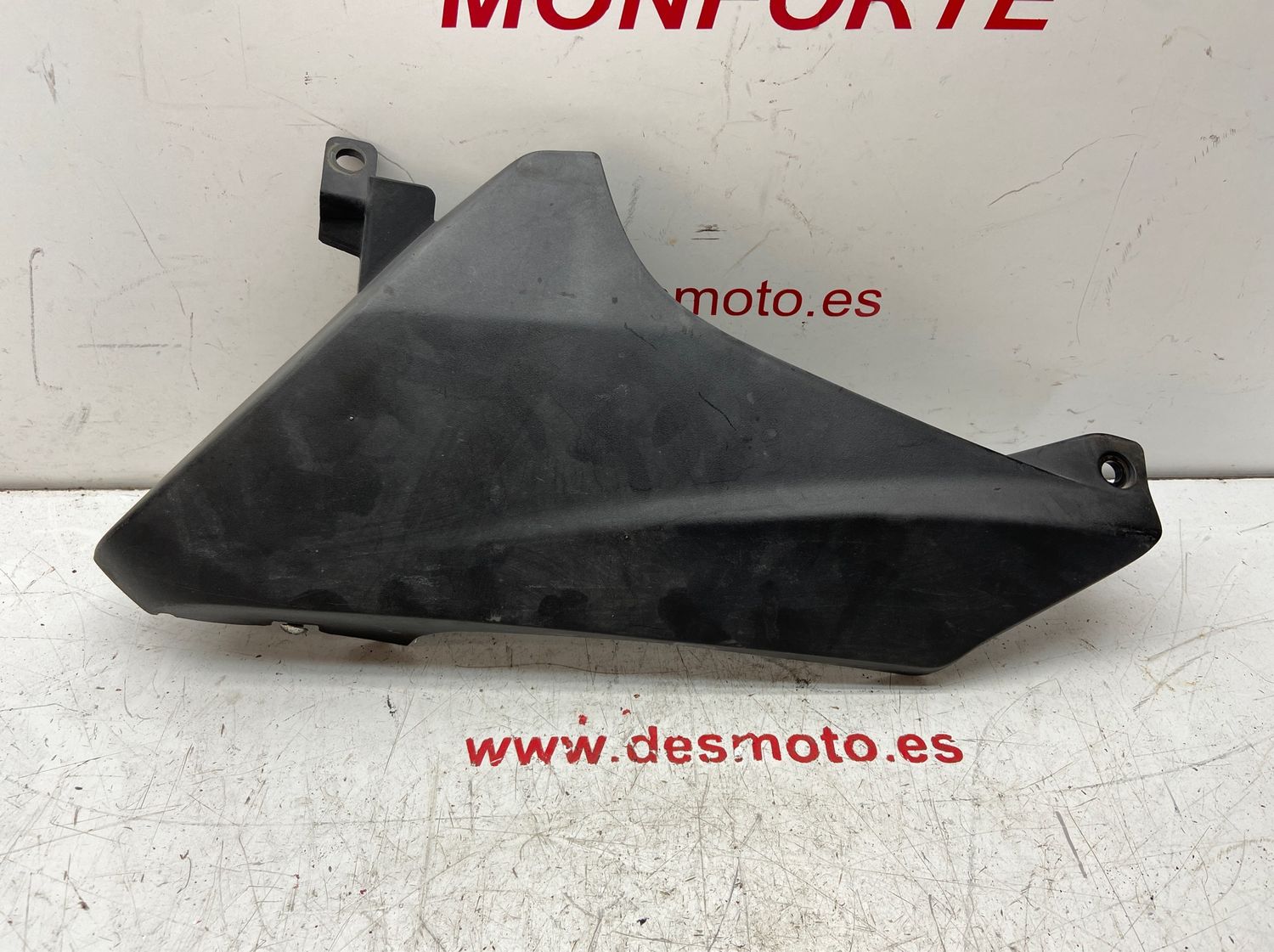 Quilla inferior izquierda HONDA CBR 125R 2011