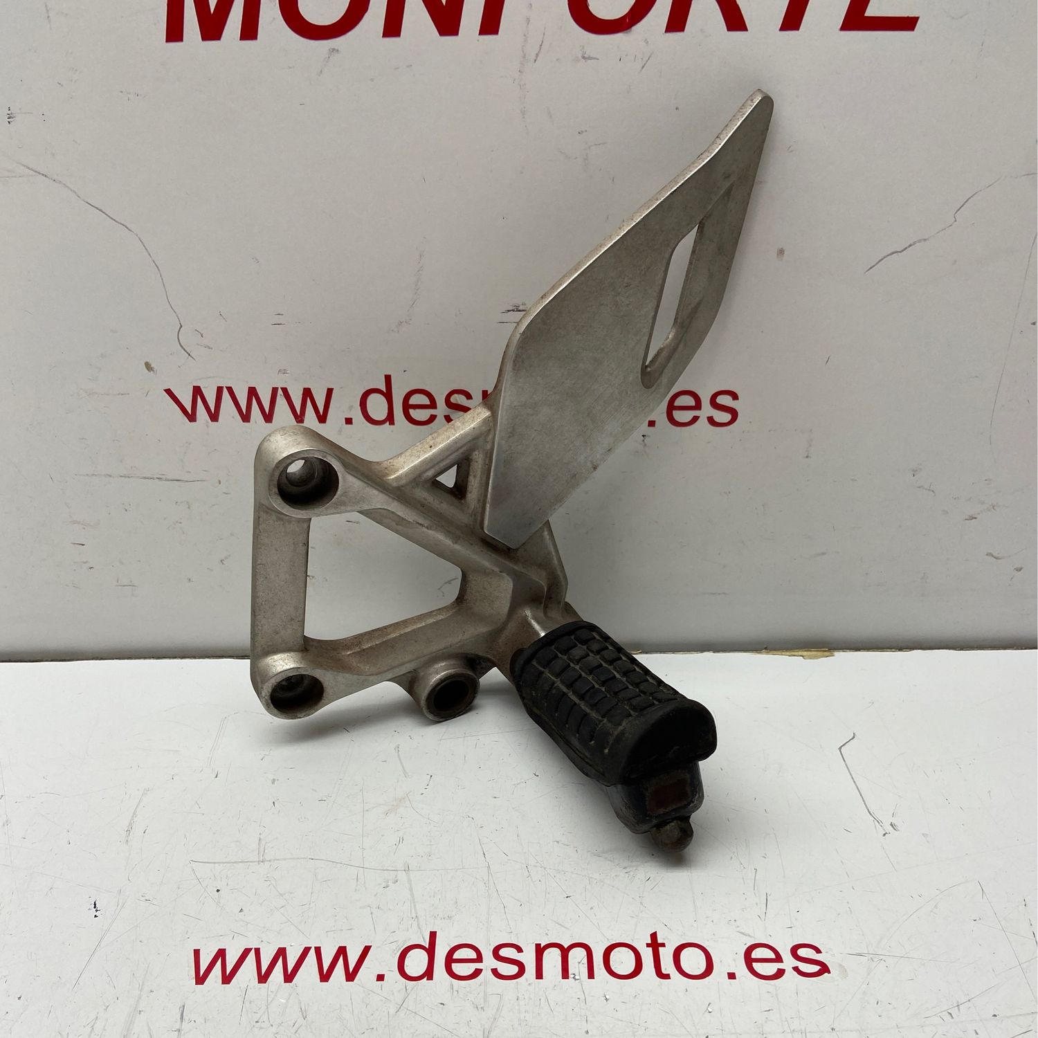 Estribera delantera izquierda HONDA CBR 125R 2011