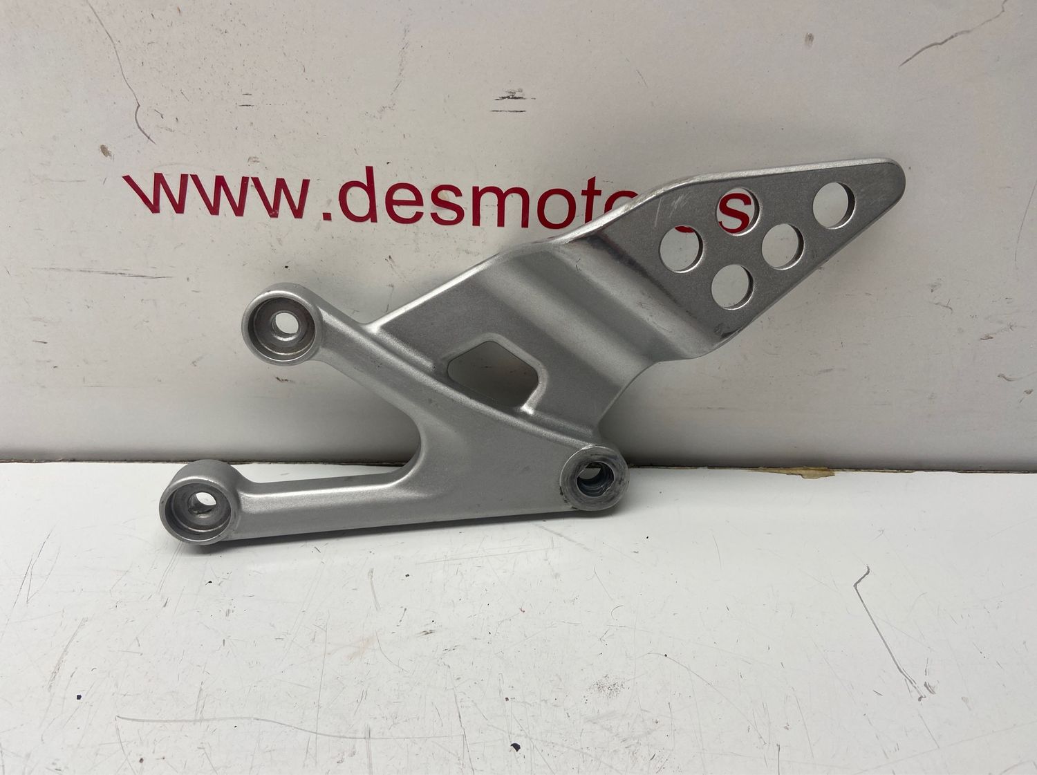 Soporte estribera delantera izquierda YAMAHA YZF 125R 2008-2013