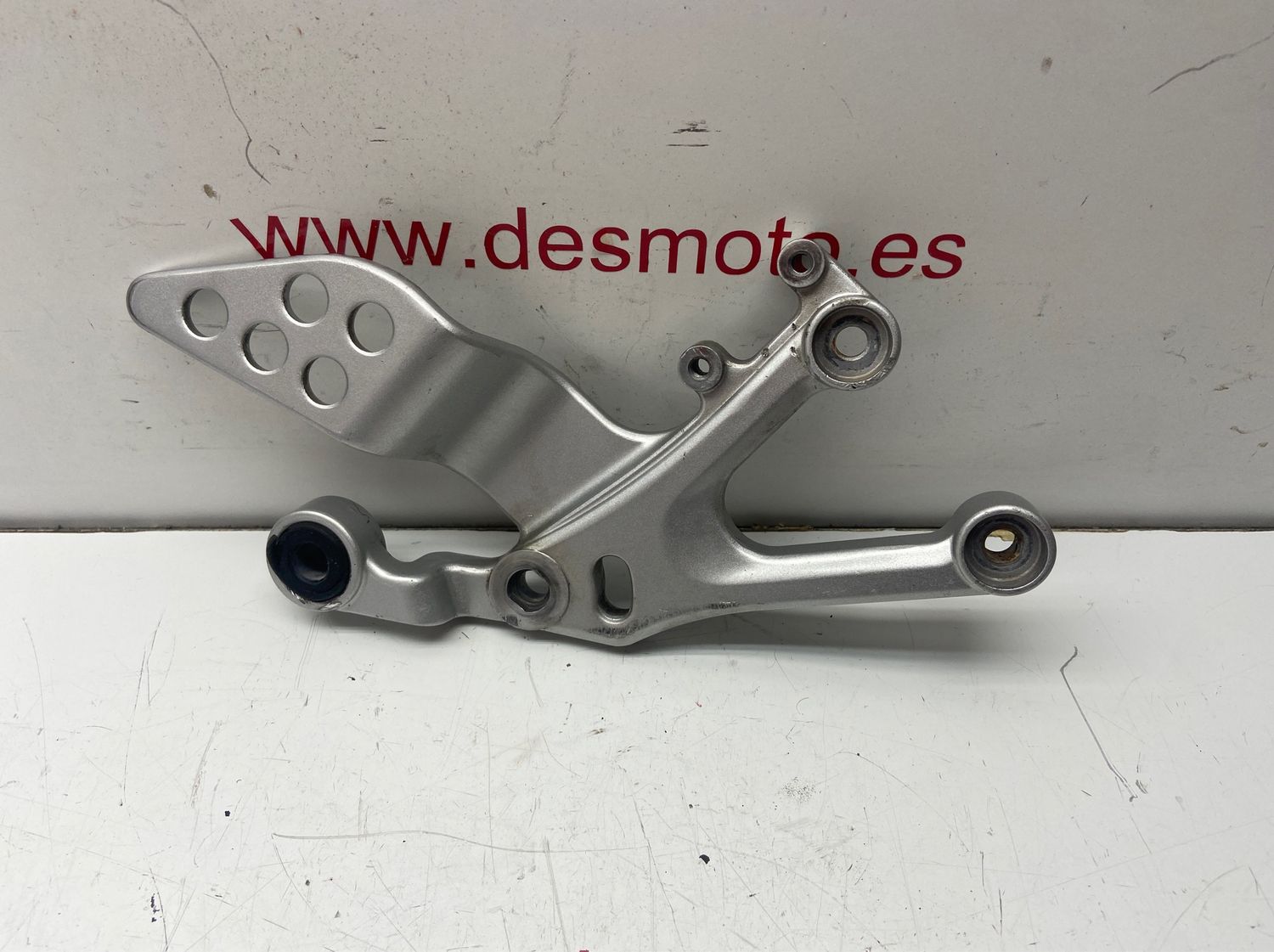 Soporte estribera delantera derecha YAMAHA YZF 125R 2008-2013