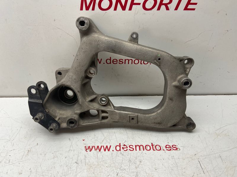 Soporte tubo de escape PIAGGIO X7 125 INYECCION