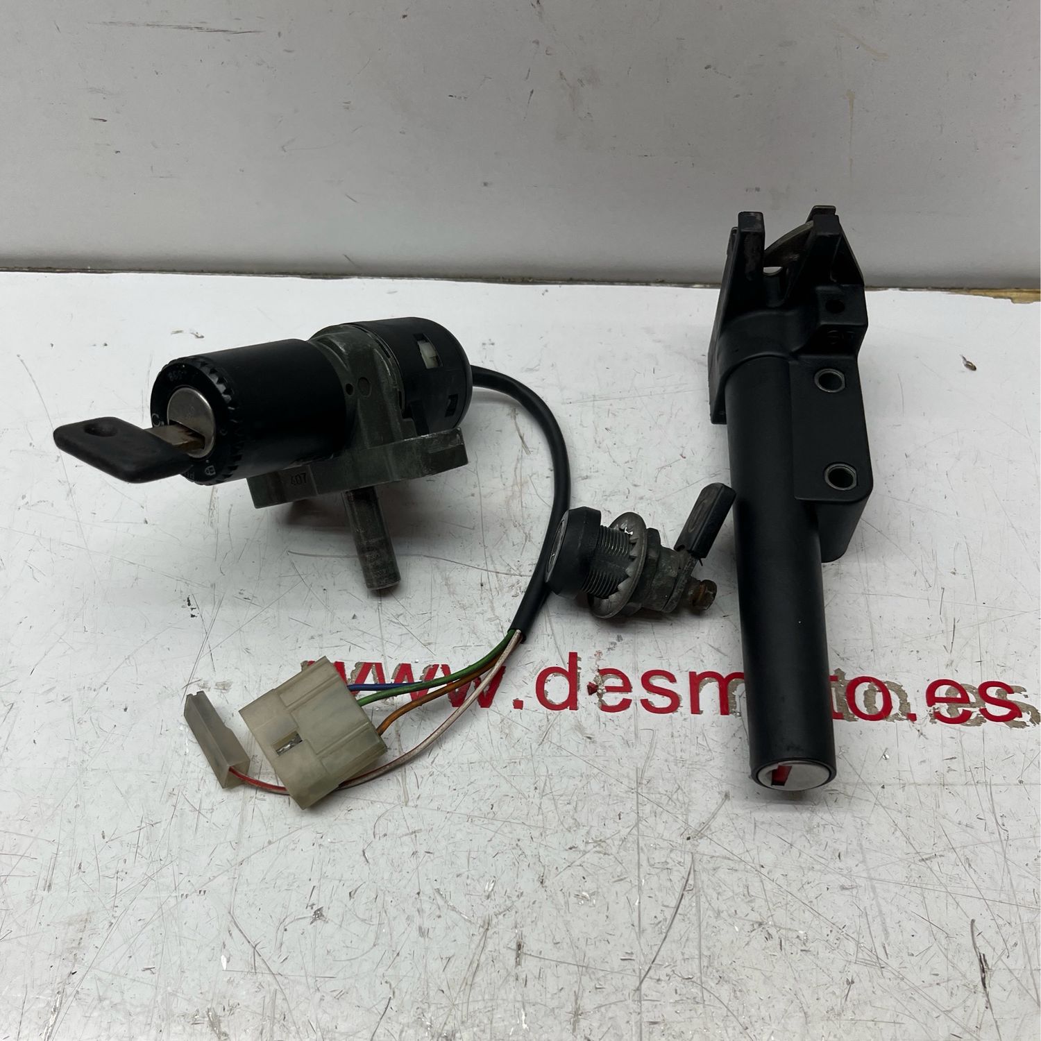 Conjunto de cerraduras con llave APRILIA SR 50