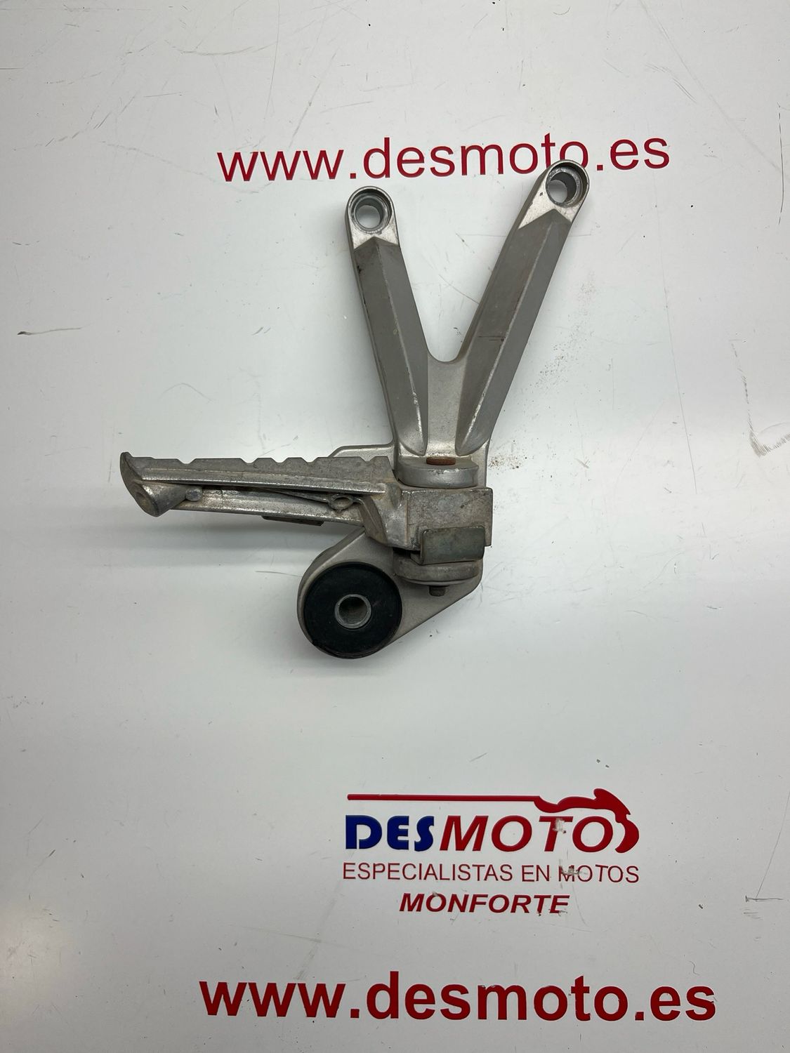 Estribera trasera derecha HYOSUNG COMET 650 INYECCION 2005-2009