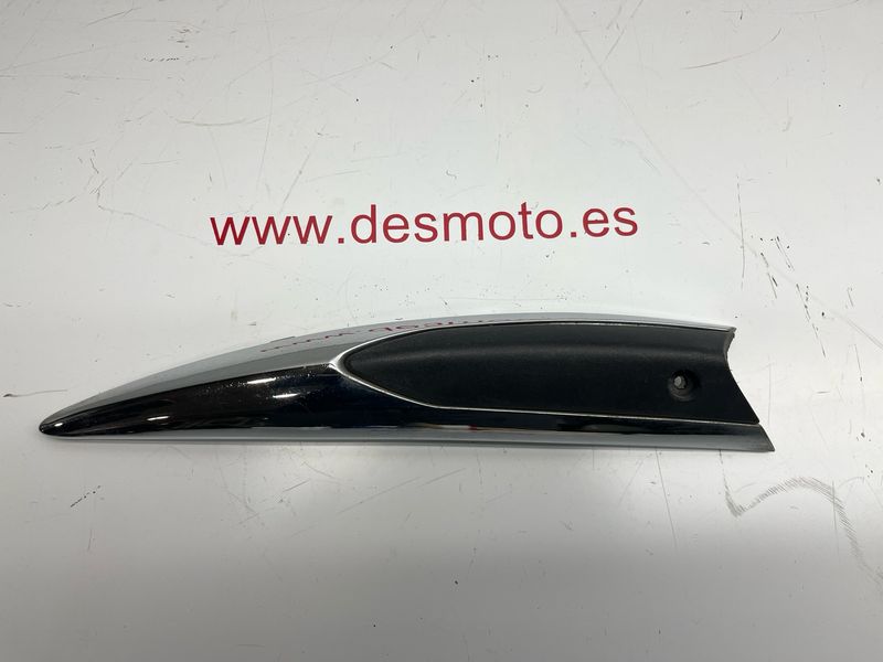 Embellecedor trasero izquierdo PIAGGIO LIBERTY 125 2009-2011