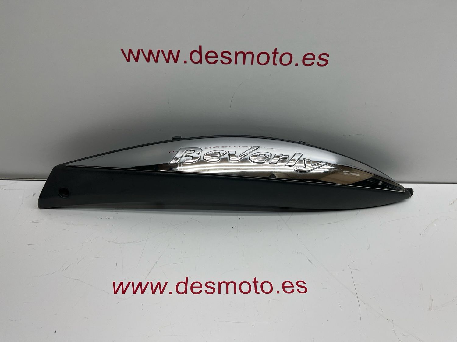 Embellecedor trasero derecho PIAGGIO BEVERLY 500 2012
