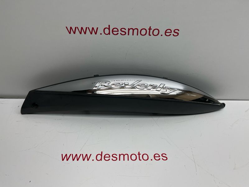 Embellecedor trasero derecho PIAGGIO BEVERLY 500 2012