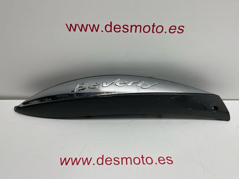 Embellecedor trasero izquierdo PIAGGIO BEVERLY 500 2012