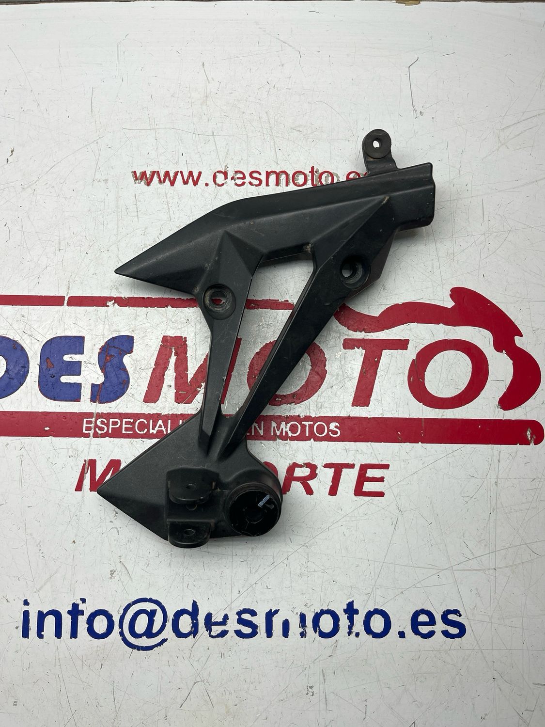 Estribera trasera derecha KAWASAKI Z 750 2007