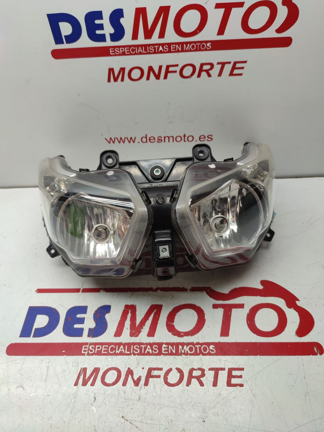 Faro YAMAHA XMAX 400 2014