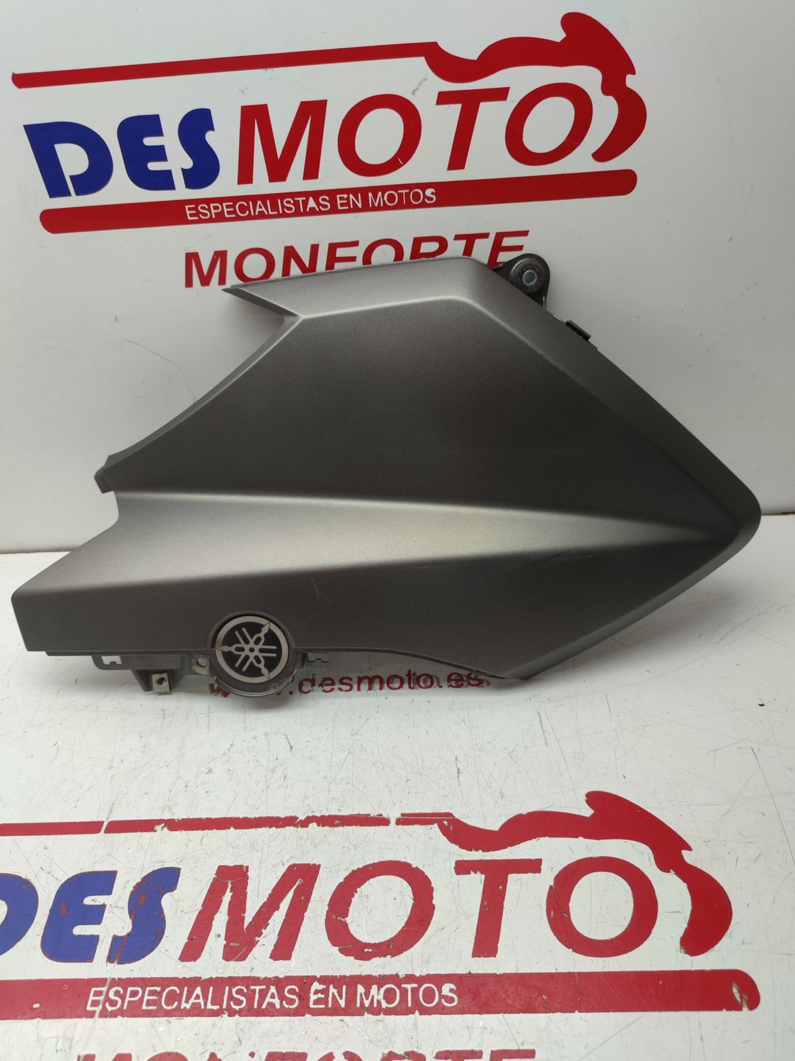 Tapa frontal delantera izquierda YAMAHA X MAX 400 2014