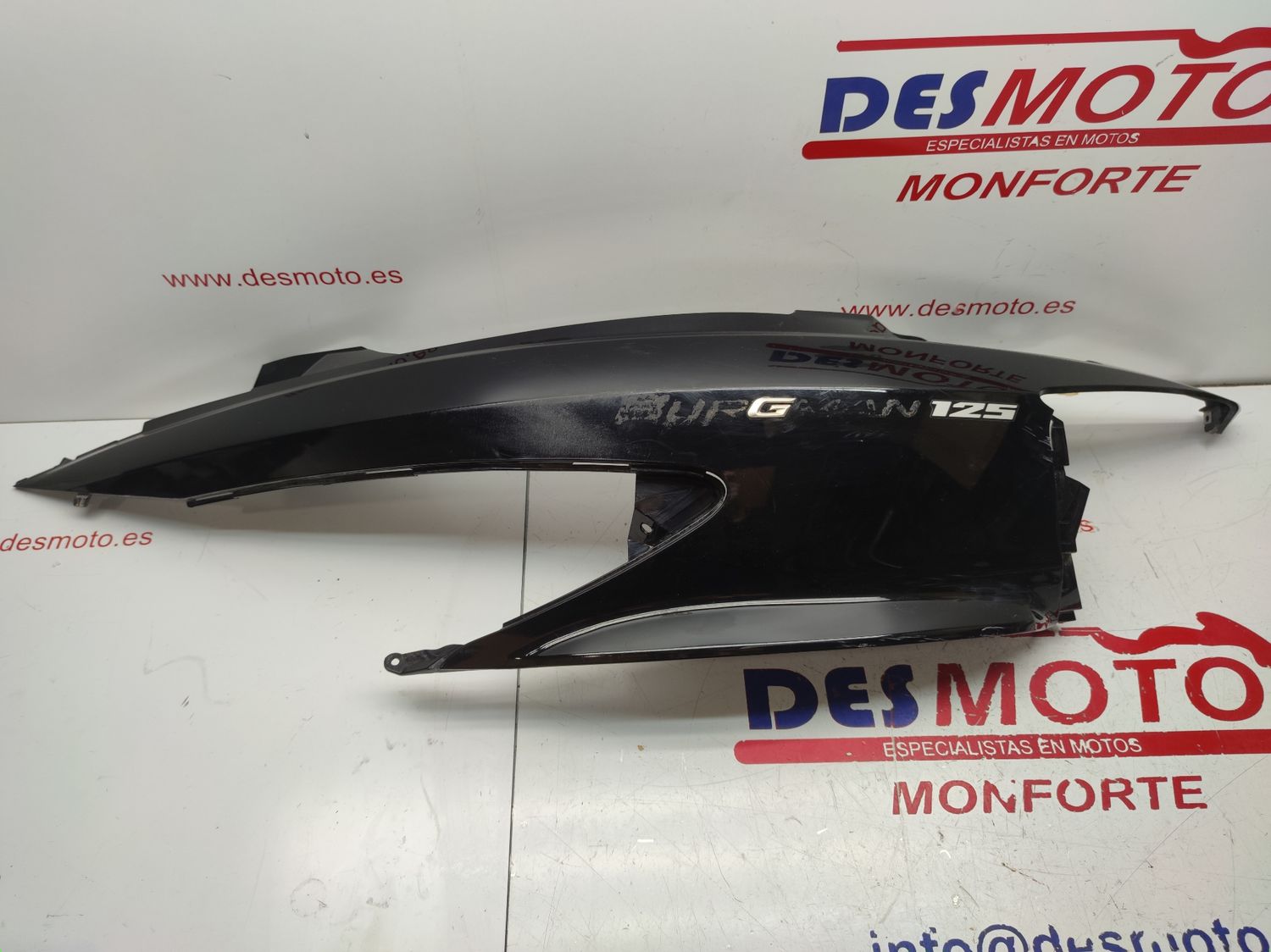 Lateral izquierdo SUZUKI BURGMAN 125 2010