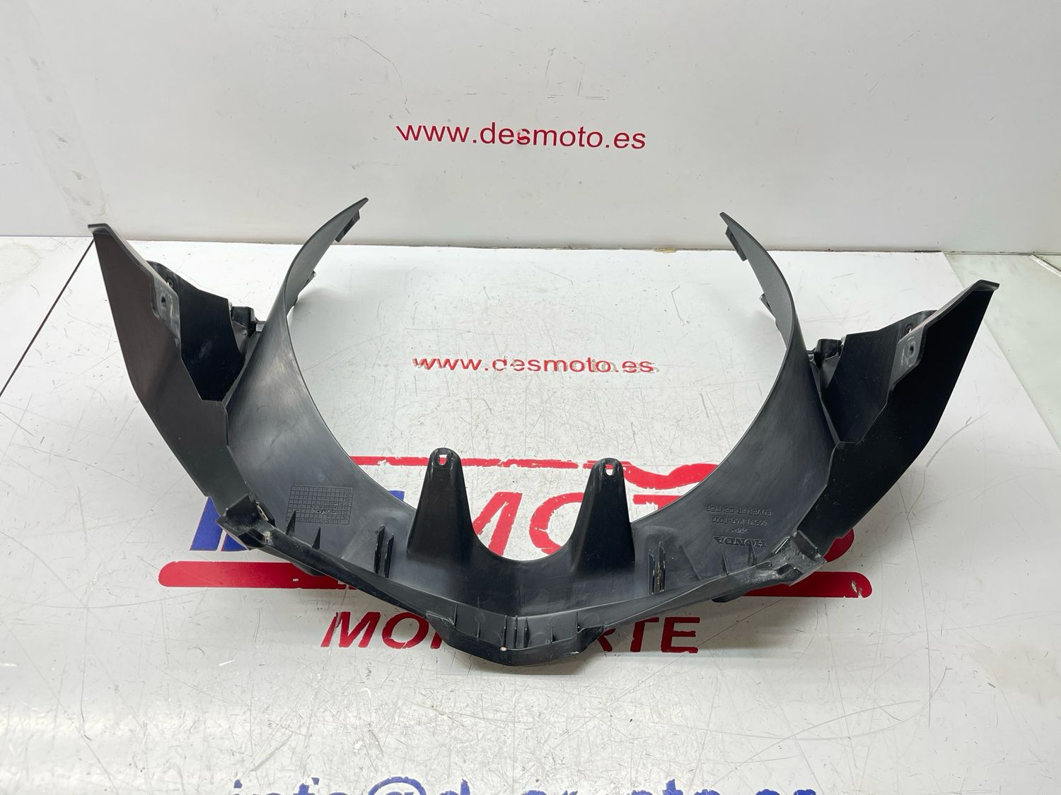 Tapa bajo faro HONDA FORZA 125 2017