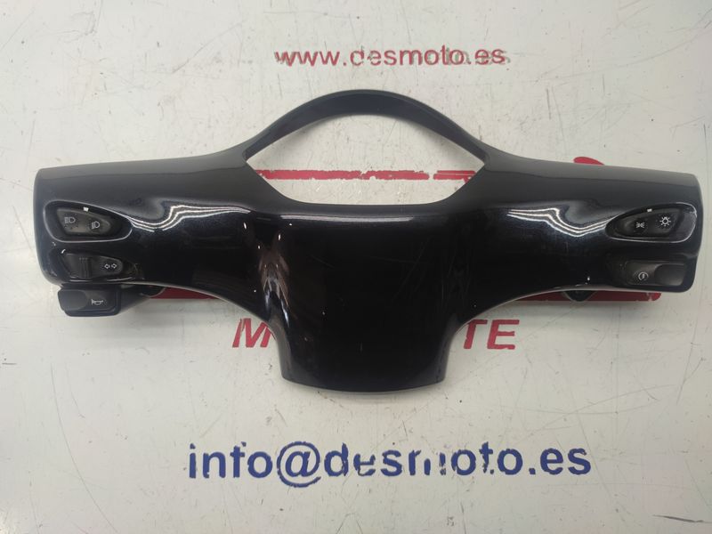 Tapa manillar trasero VESPA LX 125 (No incluye botonería)