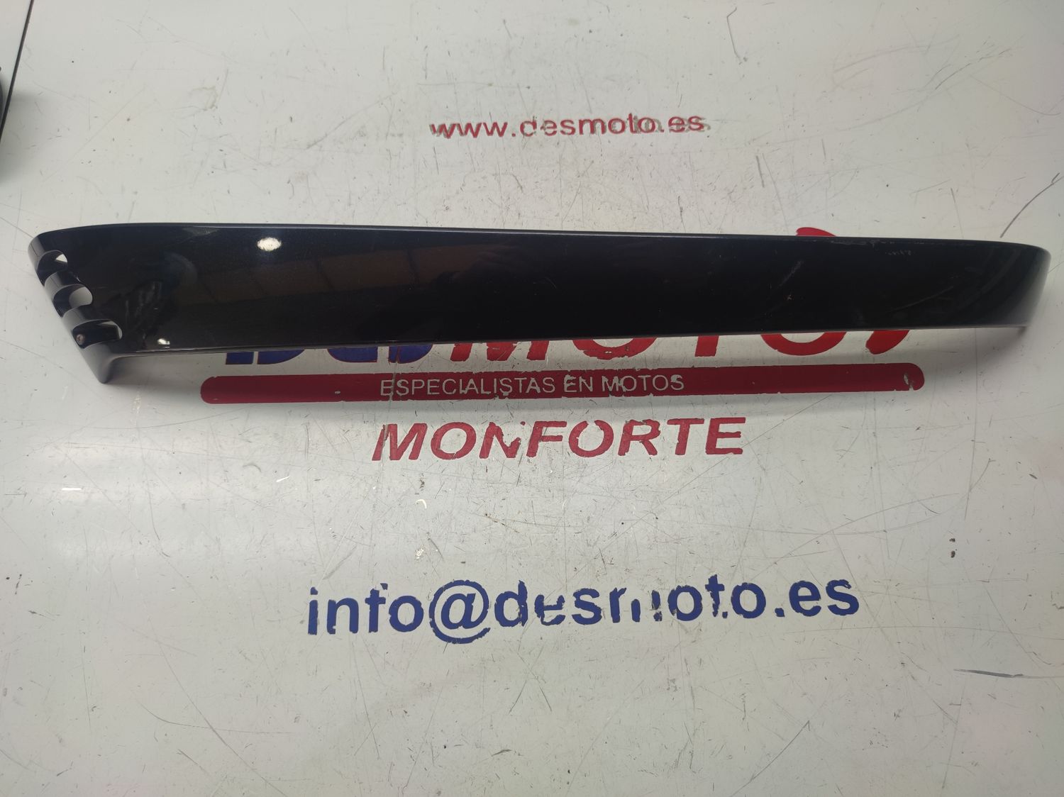 Moldura baja izquierda VESPA LX 125