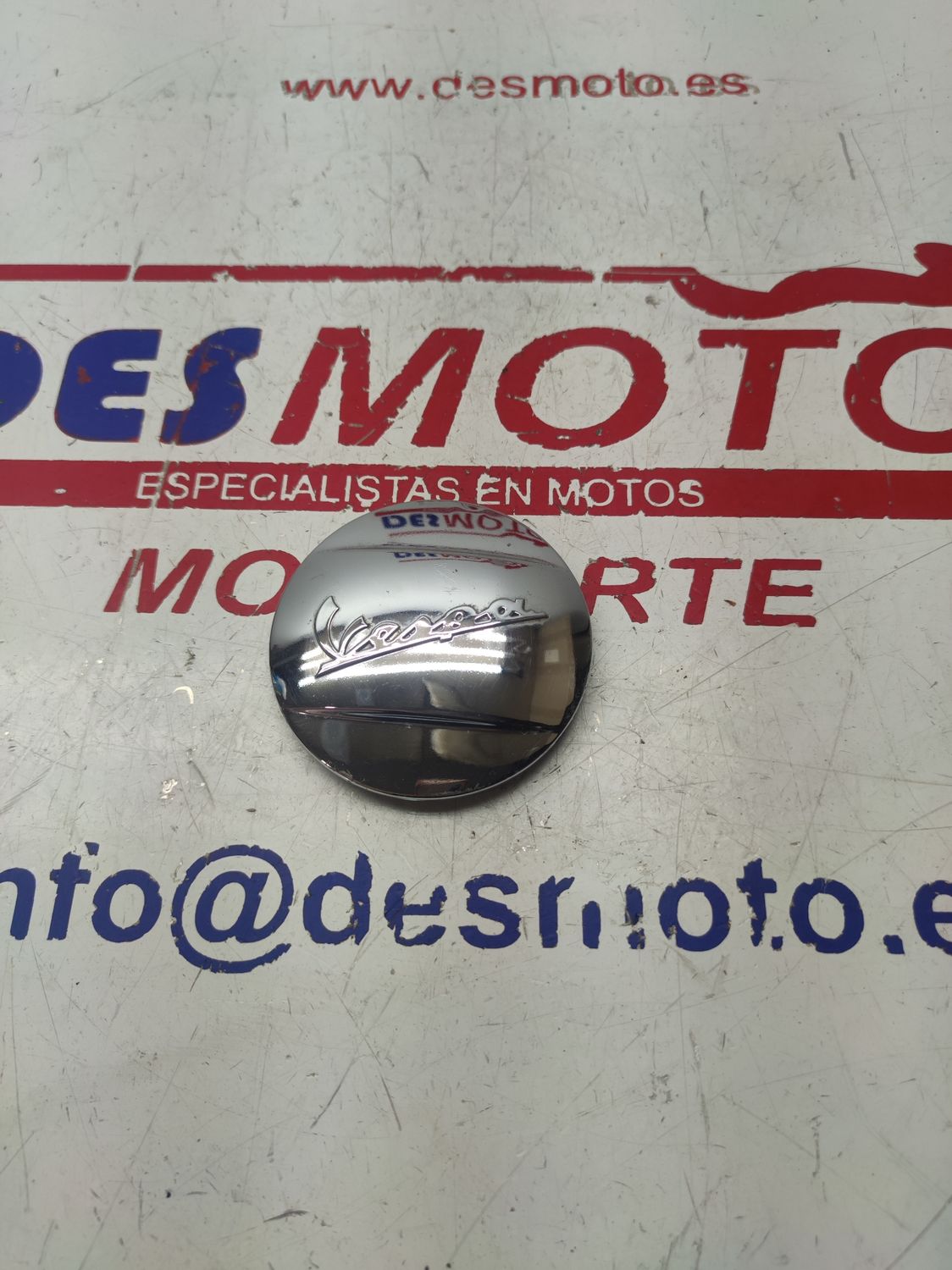 Embellecedor insignia tapa variador VESPA LX 125