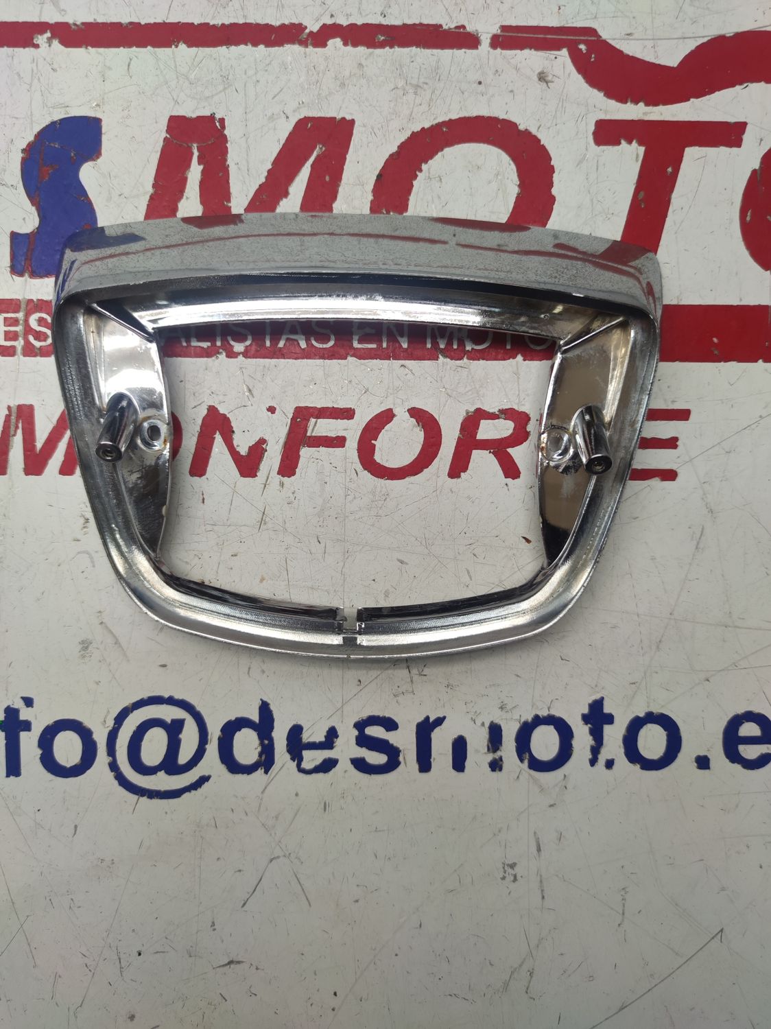 Embellecedor piloto trasero VESPA LX 125
