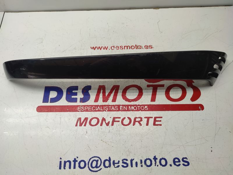 Moldura baja derecha VESPA LX 125
