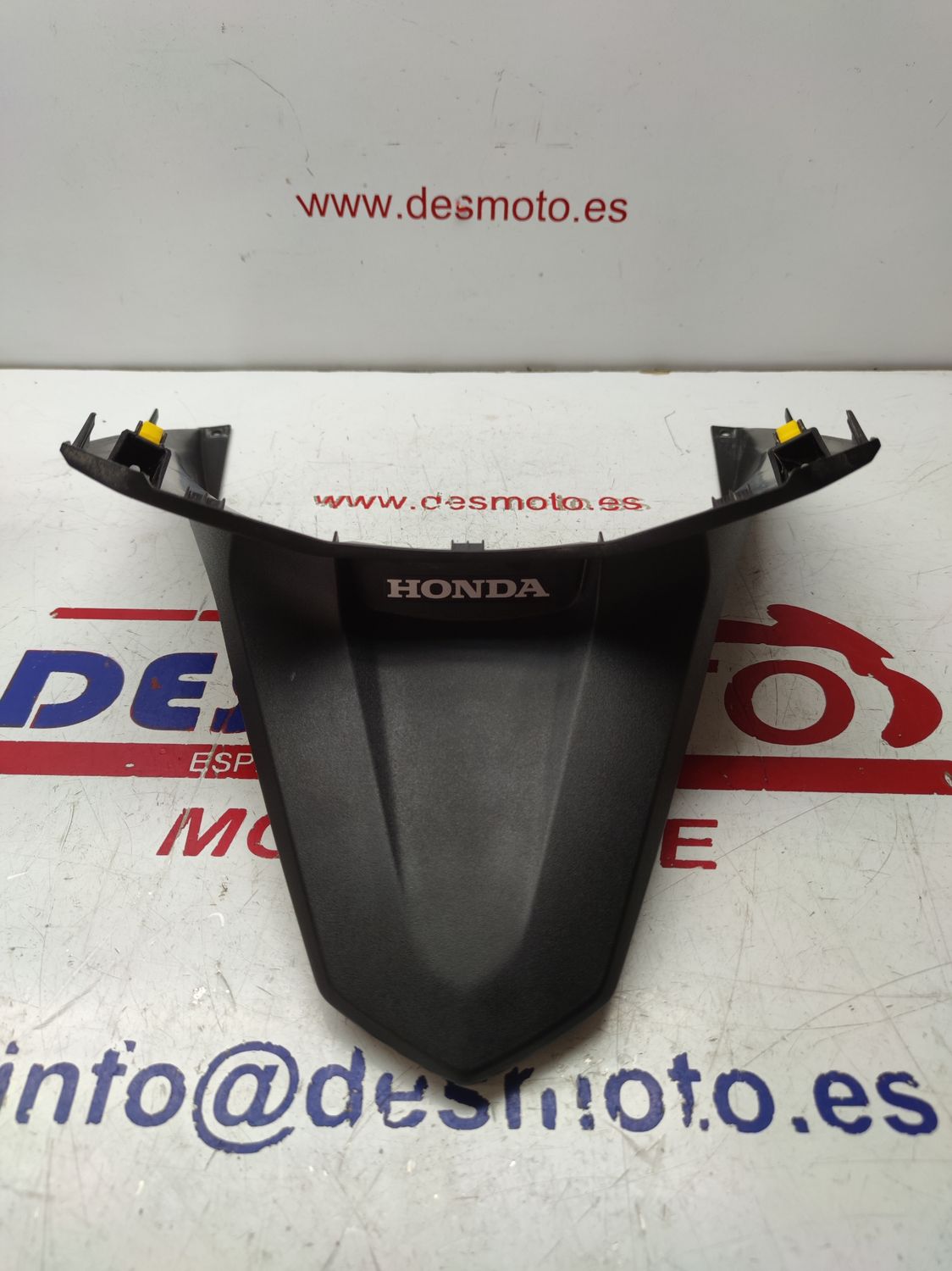 Moldura bajo piloto HONDA FORZA 125 2017