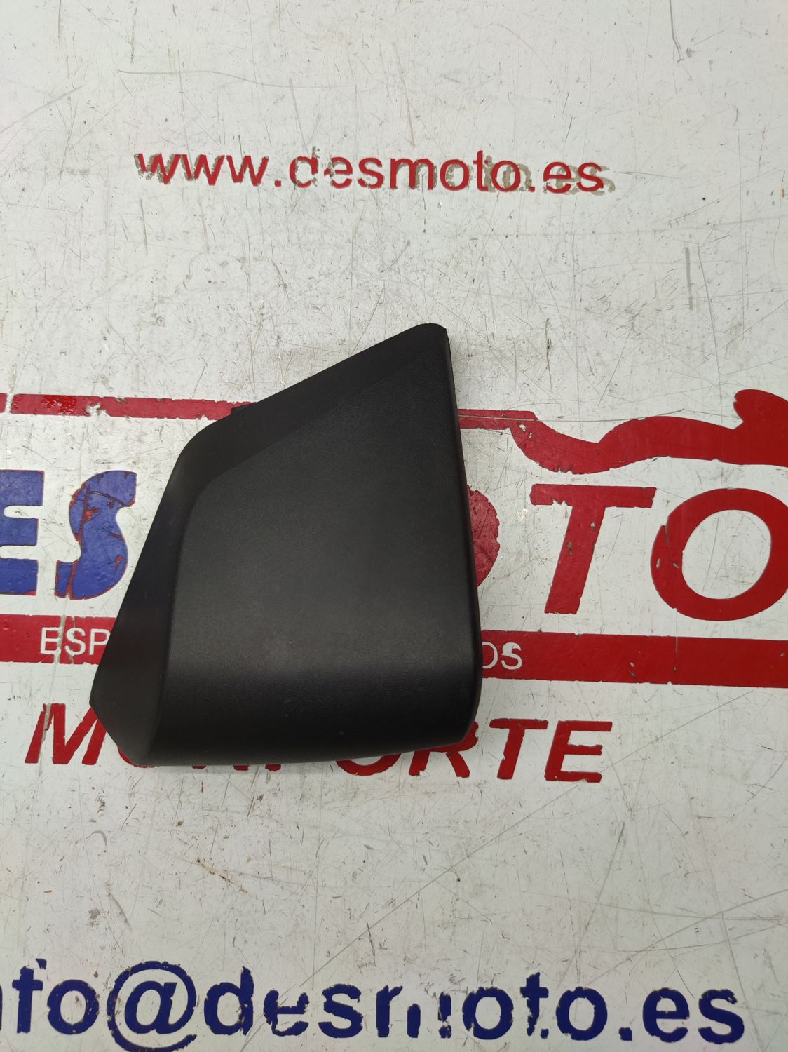 Tapa guantera derecha WOTTAN STORM 125 2016
