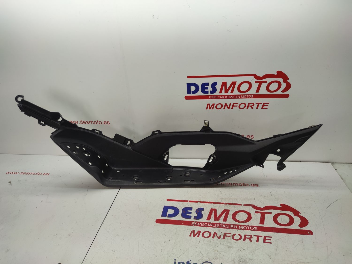 Piso izquierdo HONDA PCX 125 2024