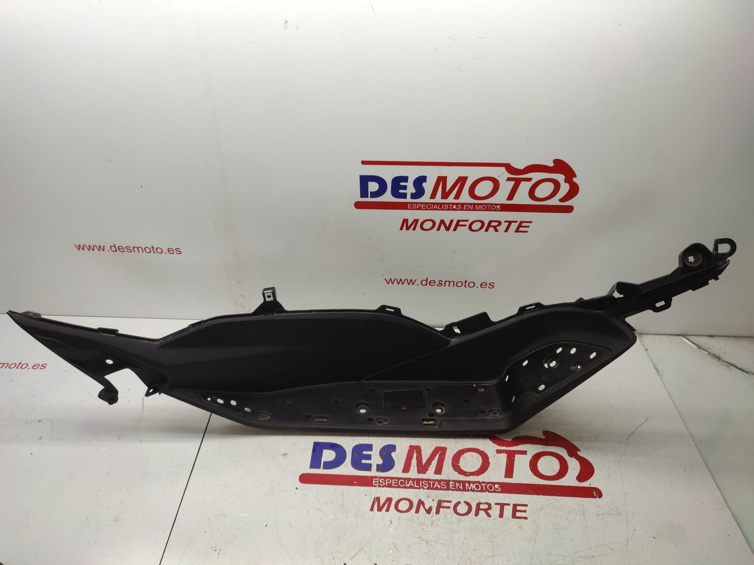 Piso derecho HONDA PCX 125 2024