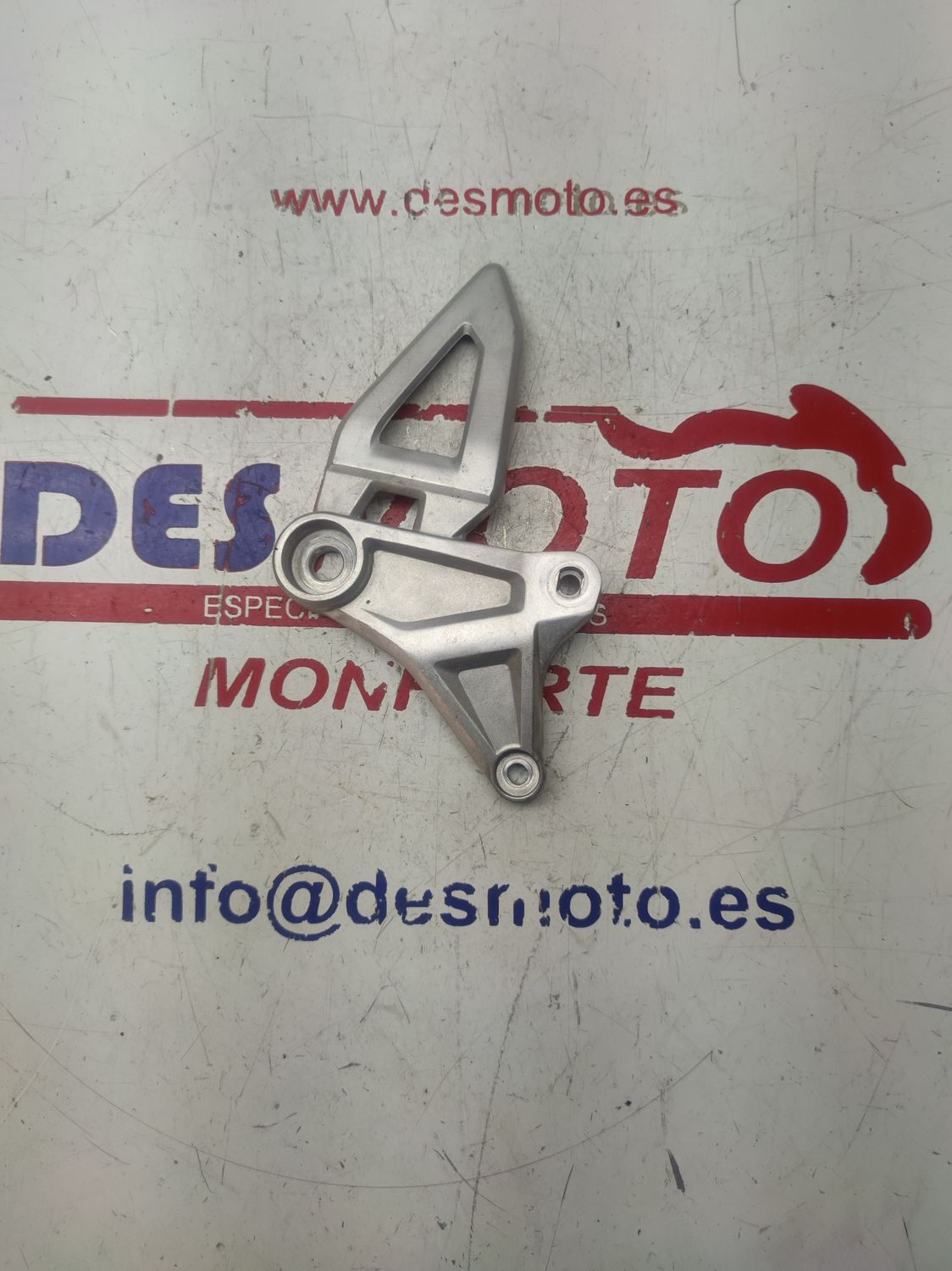 Soporte estribera delantera izquierda HONDA CBF 125 NA 2018