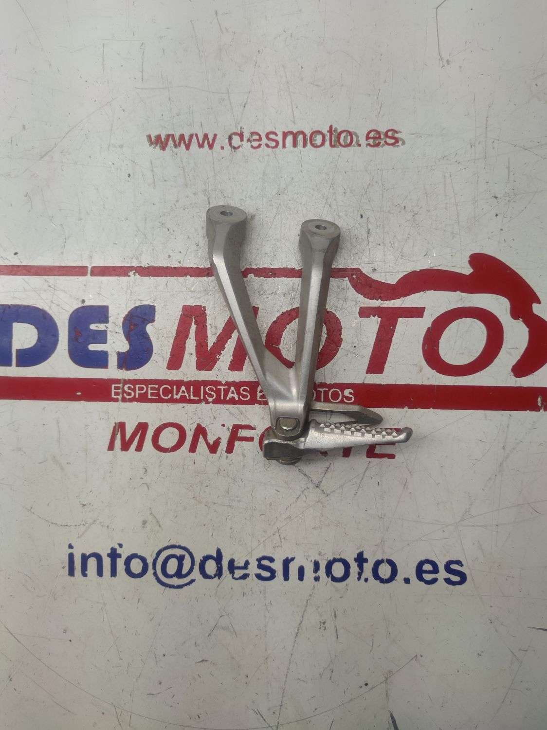 Estribera trasera izquierda con posapié HONDA CBF 125 NA 2018