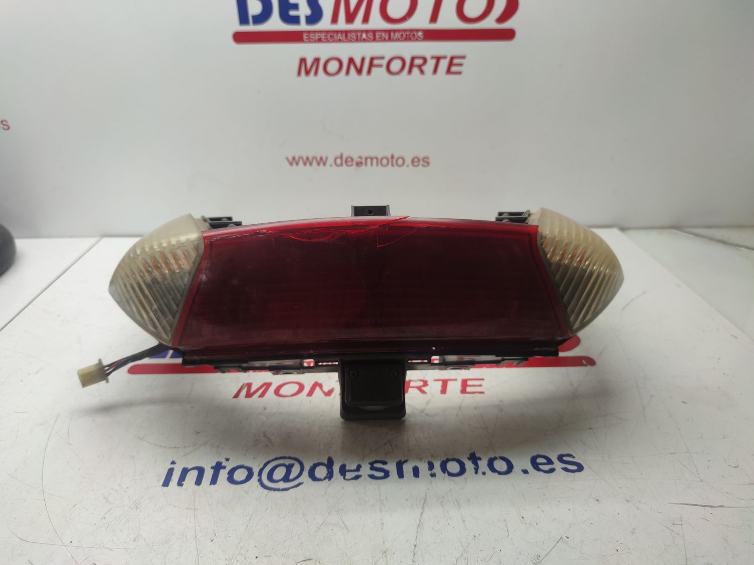 Piloto trasero HONDA SILVERWING 400 2001 (ver imágenes)