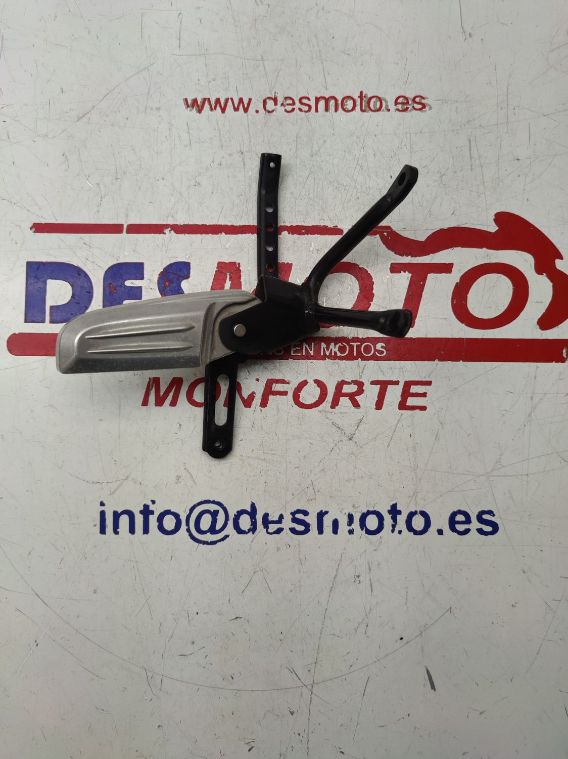 Posapié trasero izquierdo con soporte HONDA PCX 125 2011