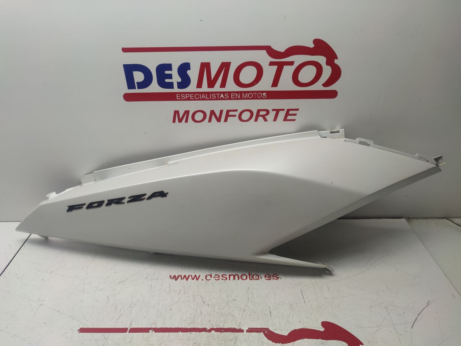 Cacha lateral derecha HONDA FORZA 125 2017