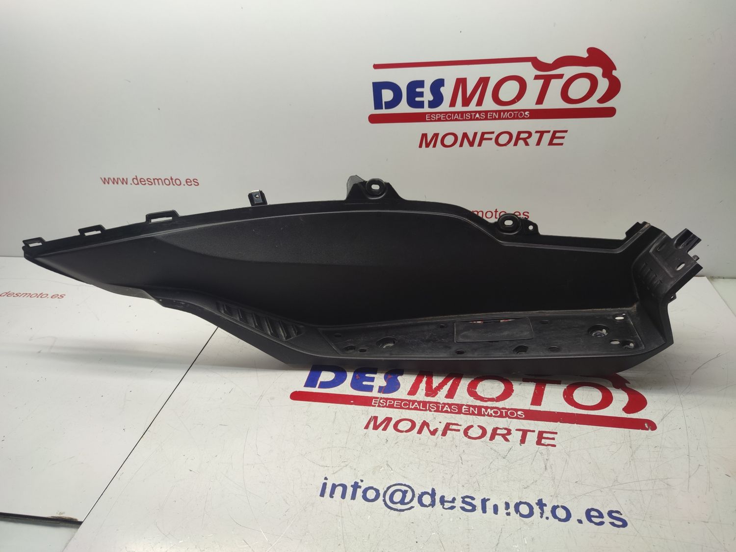 Piso lado derecho HONDA FORZA 125 2017